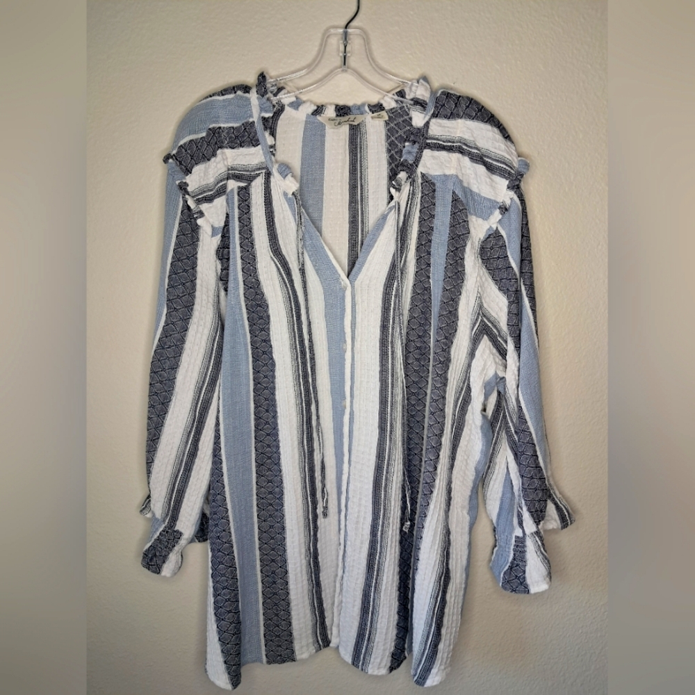 Relaxed Blue and White 3/4 Sleeve Button Down Shirt